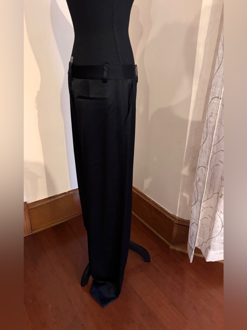 Alice + Olivia Black Satin Wide-Leg Trousers - Picture 3 of 5